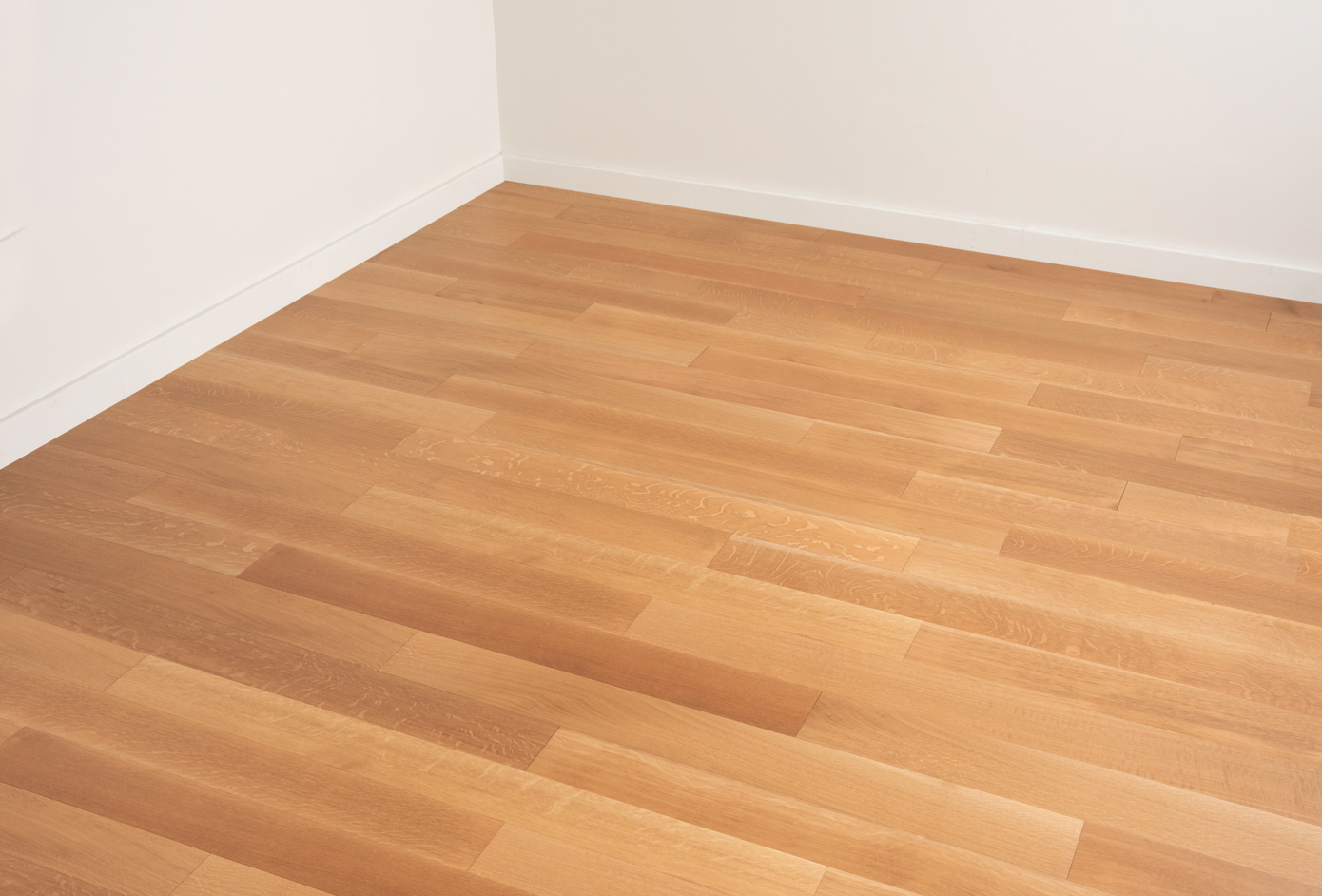 Rift And Quartered White Oak Nydree Flooring   RQ Natural Vignette 